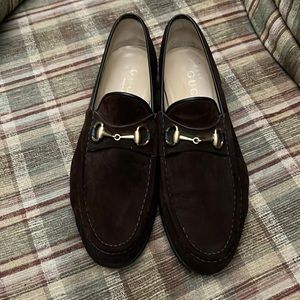 Beautiful chocolate brown suede Gucci loafers in excellent cond